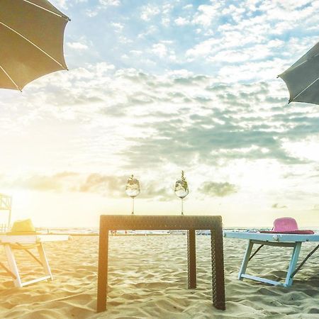 Hotel Vela D'Oro リミニ エクステリア 写真