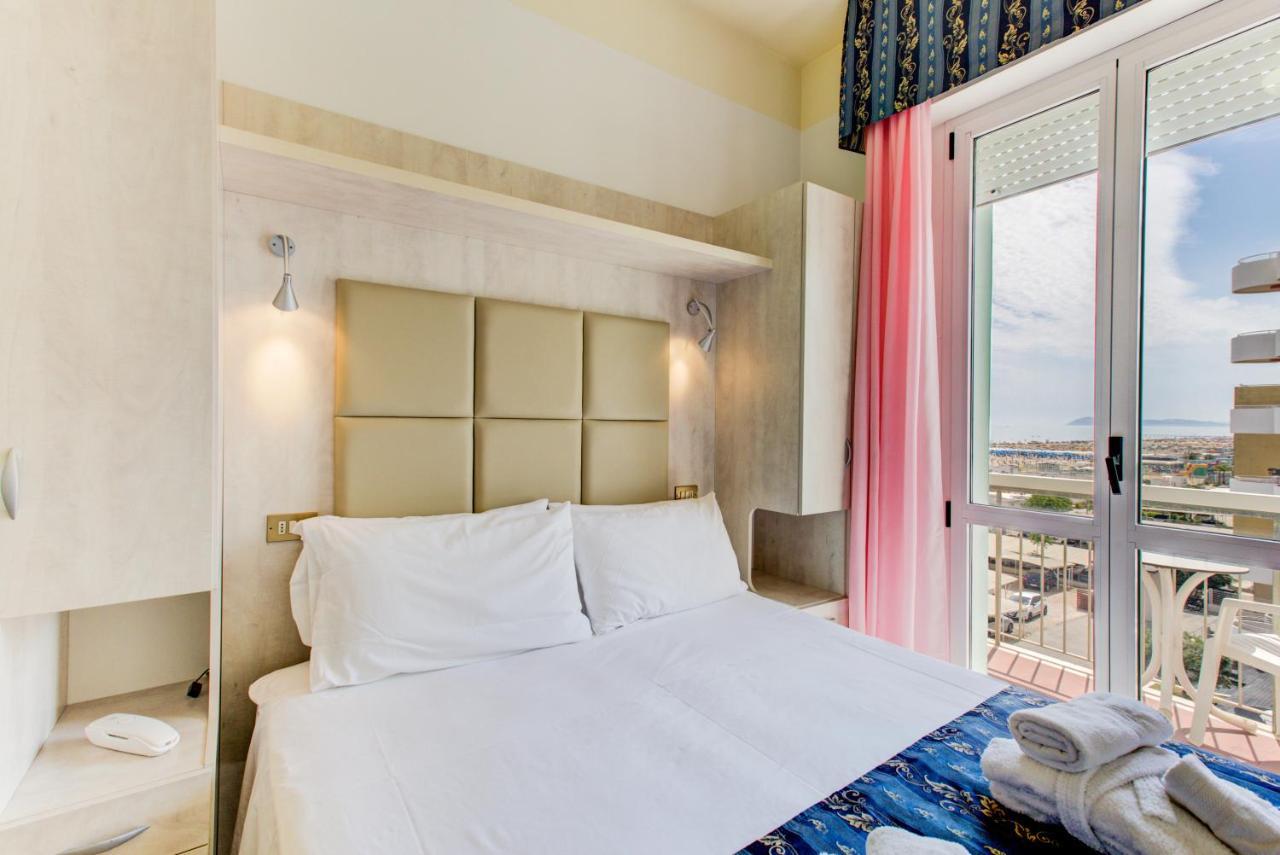 Hotel Vela D'Oro リミニ エクステリア 写真