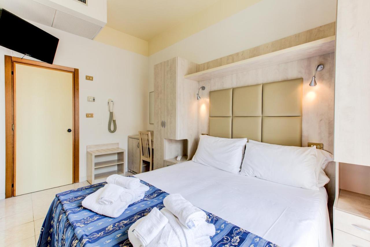 Hotel Vela D'Oro リミニ エクステリア 写真