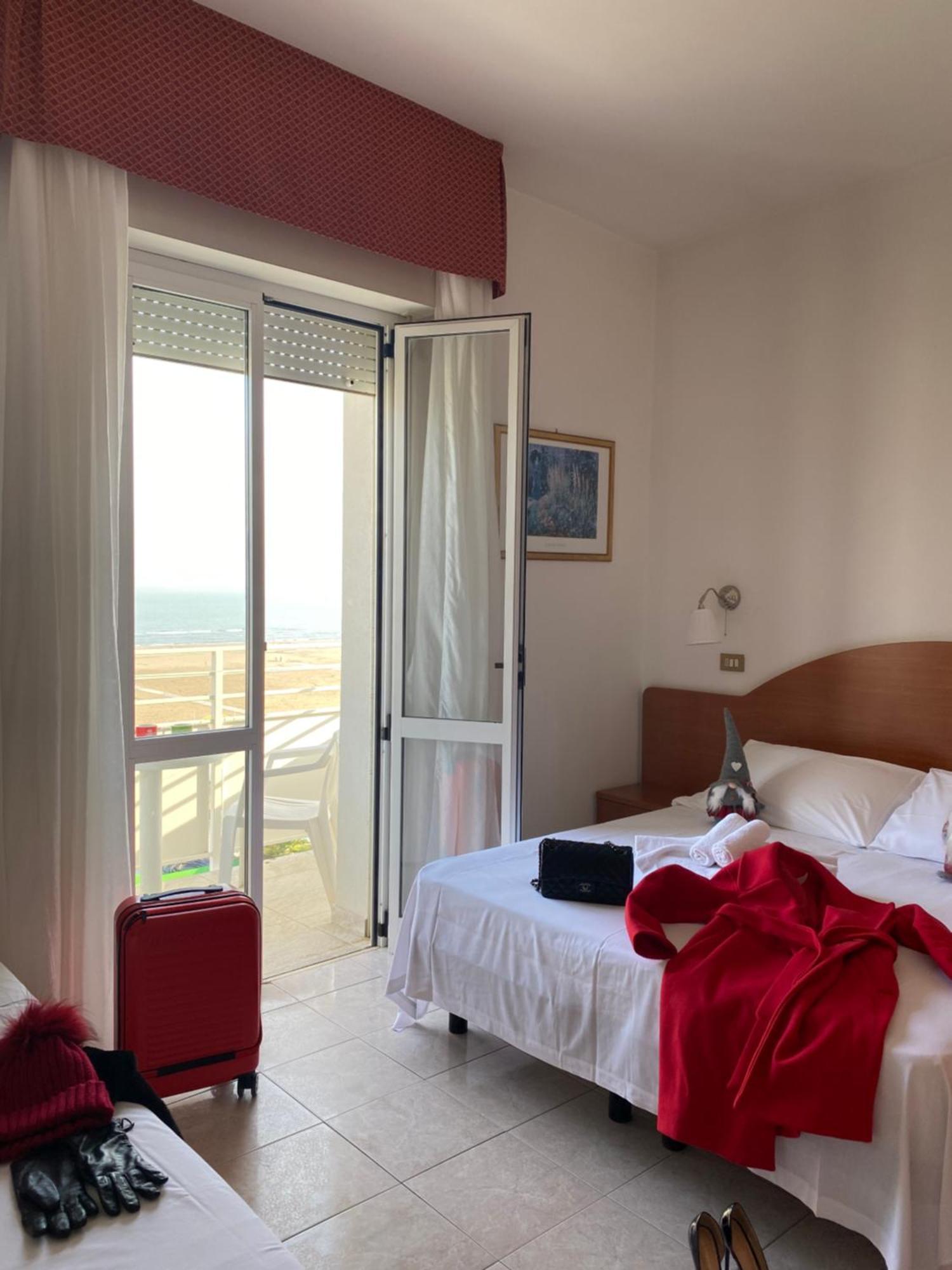 Hotel Vela D'Oro リミニ エクステリア 写真