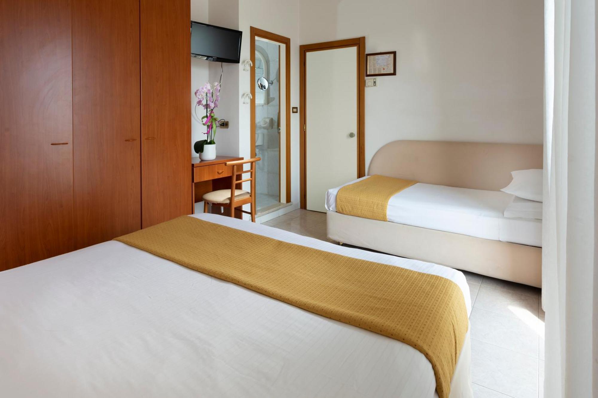 Hotel Vela D'Oro リミニ エクステリア 写真
