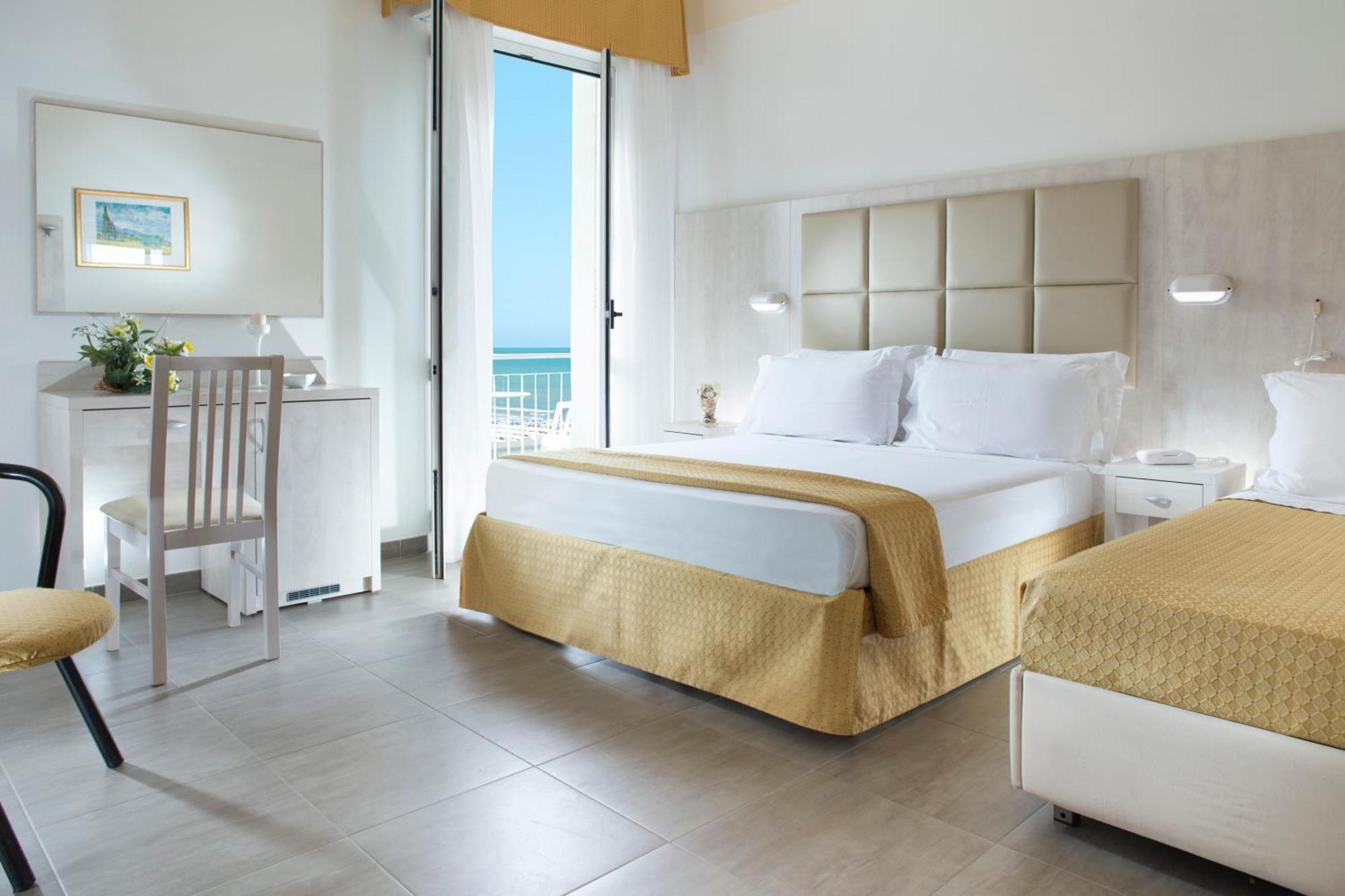 Hotel Vela D'Oro リミニ エクステリア 写真