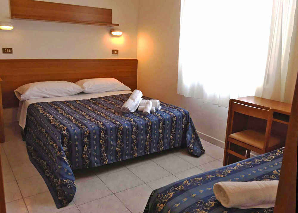 Hotel Vela D'Oro リミニ エクステリア 写真
