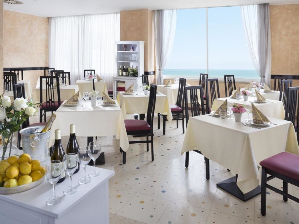 Hotel Vela D'Oro リミニ エクステリア 写真